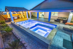 2700 Sq Ft House W/25Foot Heatable NEW! Pool/Spa